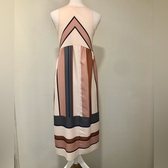 Dress Sleeveless - Picture 4 of 7